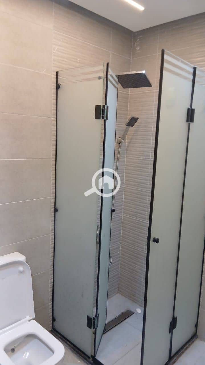 10 054526b1-cb9c-4204-97cf-6dd7a186. jpg