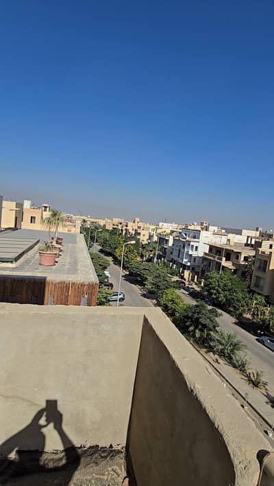 3 Bedroom Roof for Sale in New Cairo, Cairo - شقة روف بانوراما فيلات النرجس ٢ امام مدرسة كابيتال