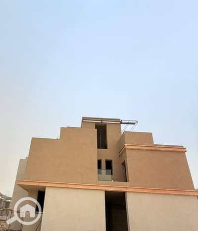 5 Bedroom Townhouse for Sale in 6th of October, Giza - c45f2ef8-d0ac-4fda-b57f-d242c1b67ac4. JPG 5 Bedroom Townhouse for Sale in 6th of October, Giza - c45f2ef8-d0ac-4fda-b57f-d242c1b67ac4. JPG
