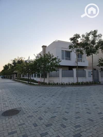 فیلا 5 غرف نوم للبيع في الشيخ زايد، الجيزة - 2303753f-146a-4043-818d-7e67f92739c9. jpg