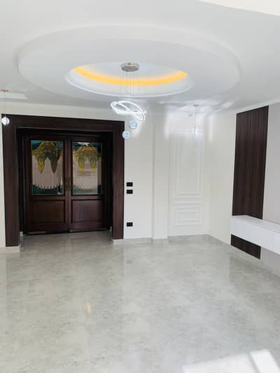 4 Bedroom Apartment for Sale in Mohandessin, Giza - شقة للبيع في ارقى مناطق المهندسين شارع سوريا 250 متر الترا سوبر لوكس