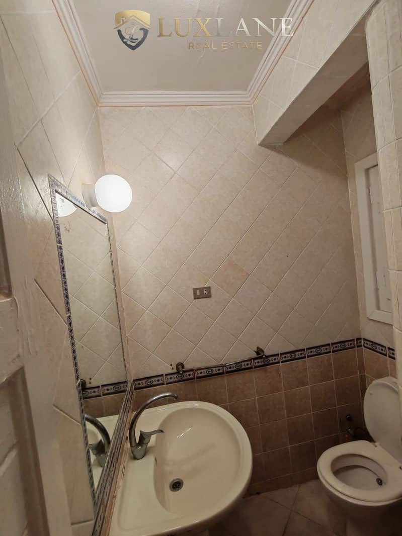 12 1003436445. jpg