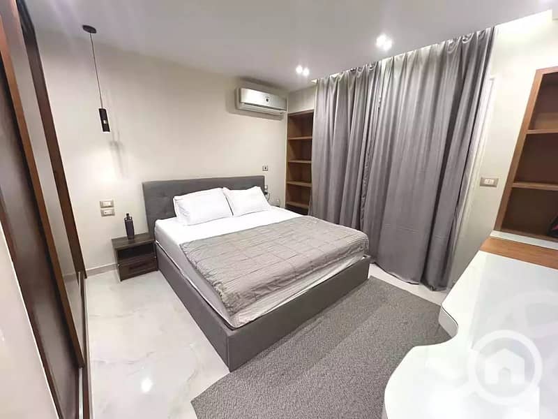 12 b1e4abee-3dca-4e00-9021-8d4a7b193c09. jpg