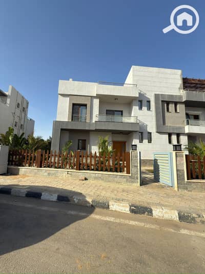 4 Bedroom Villa for Sale in Shorouk City, Cairo - WhatsApp Image 2026-03-11 at 11.50. 08 AM. jpeg 4 Bedroom Villa for Sale in Shorouk City, Cairo - WhatsApp Image 2026-03-11 at 11.50. 08 AM. jpeg