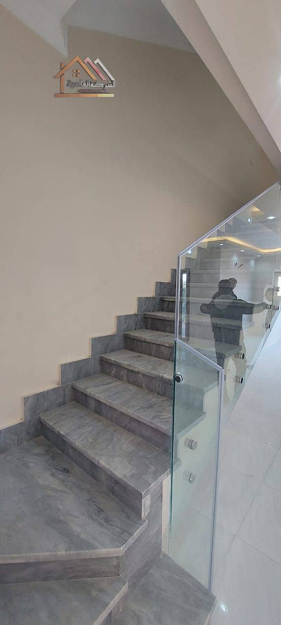 12 e4b52248-3109-4bfa-ac6f-1a3bfc8081f6. jpg