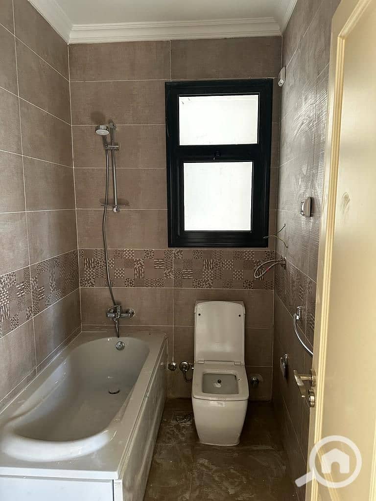 9 1000905954. jpg