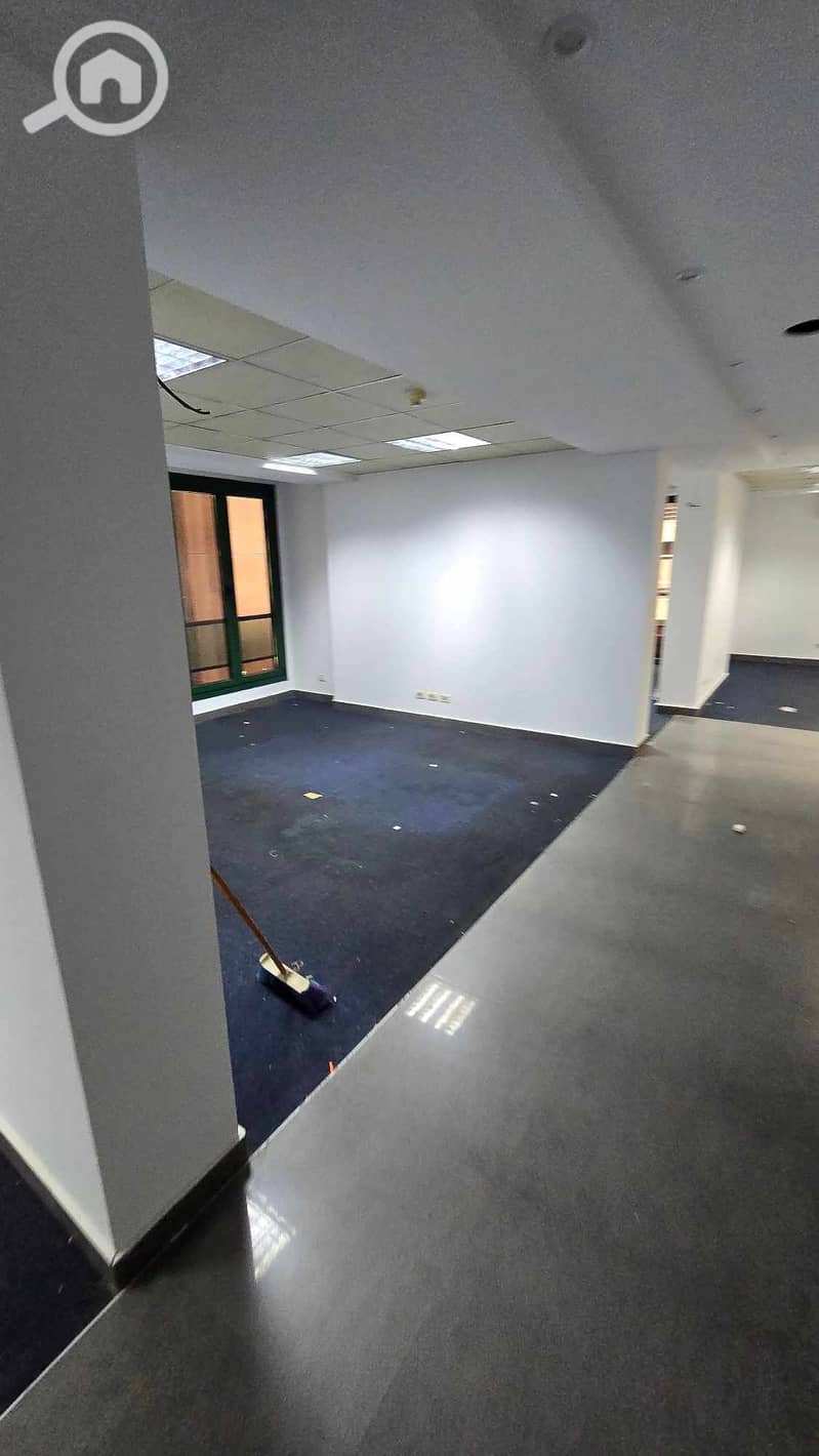 1000921904. jpg 1000921904. jpg
