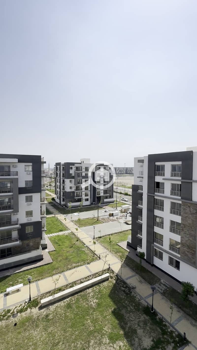 3 04_view_master_balcony_01-47. jpg