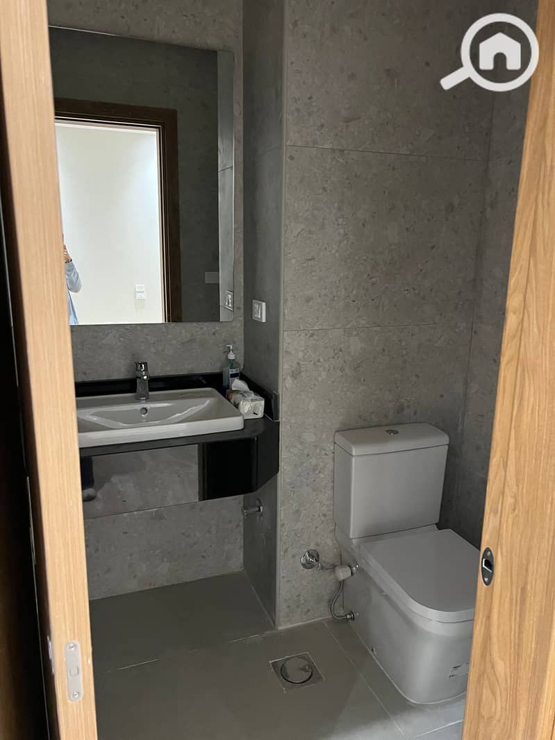 8 15734d1d-5b4f-47d0-9a8a-13a18db195ae. jpg