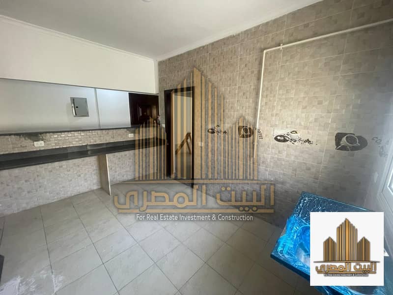 8 U233001 (28). jpeg
