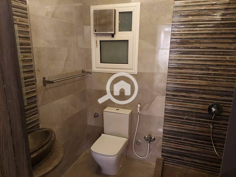 2 b1ddf8ab-360b-4cff-8771-e004055d9c4e. jpg