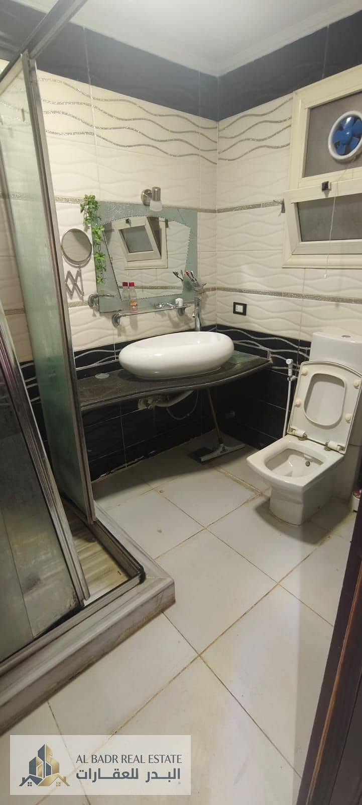 5 130498. jpg