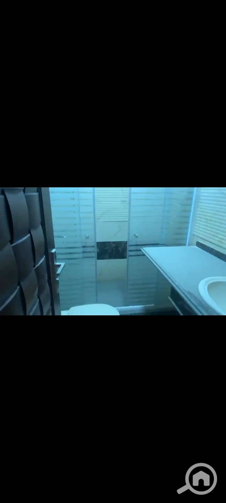 4 1000868917. png
