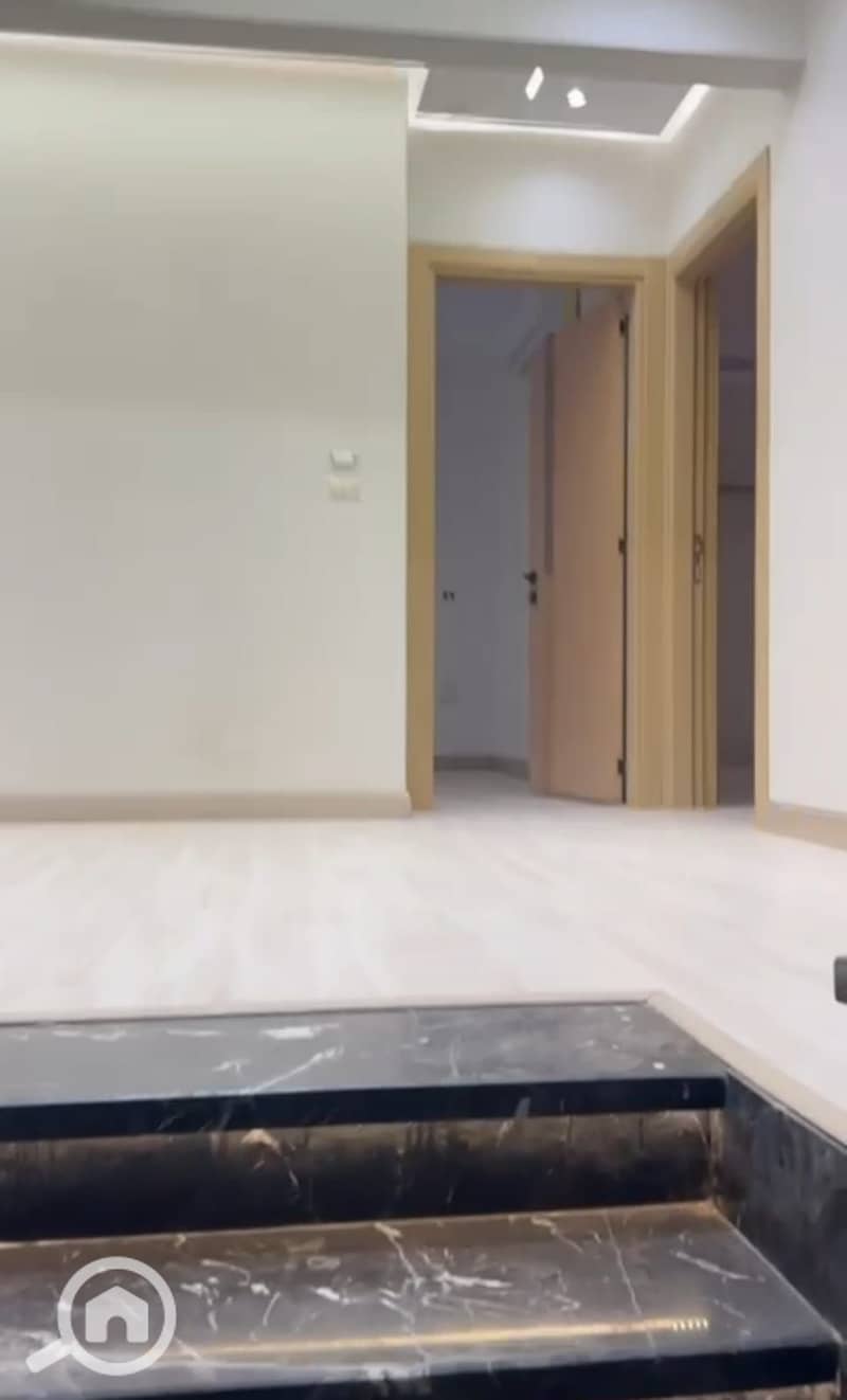 10 9db12bb4-0938-47f2-8237-af808c4c9f81. jpg