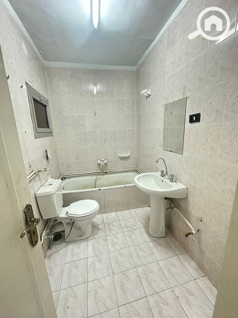8 1000452140. jpg