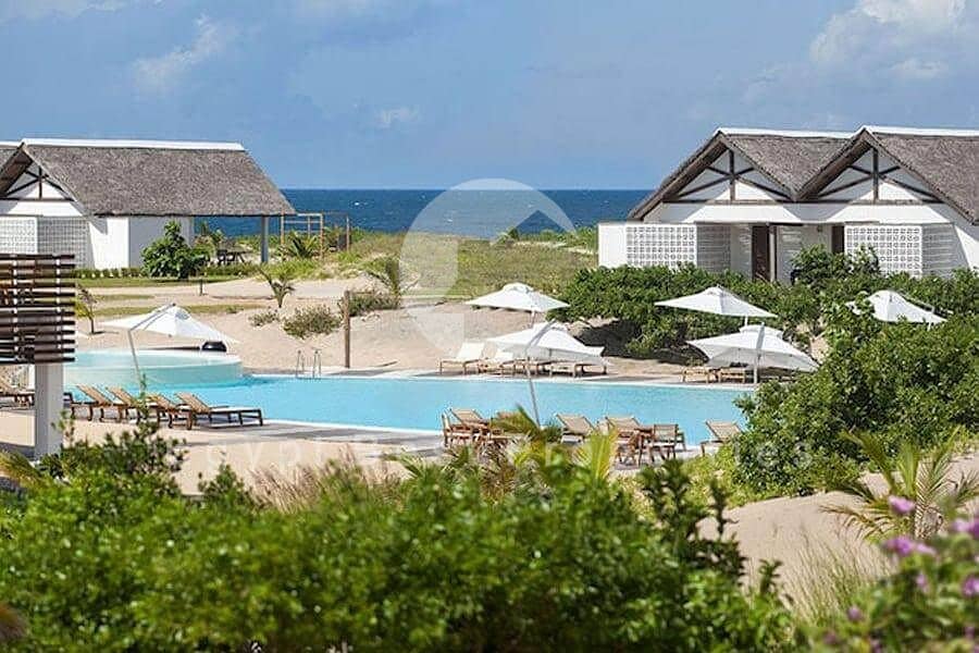 13 Diamonds-Mequfi-014-Pool-view. jpg