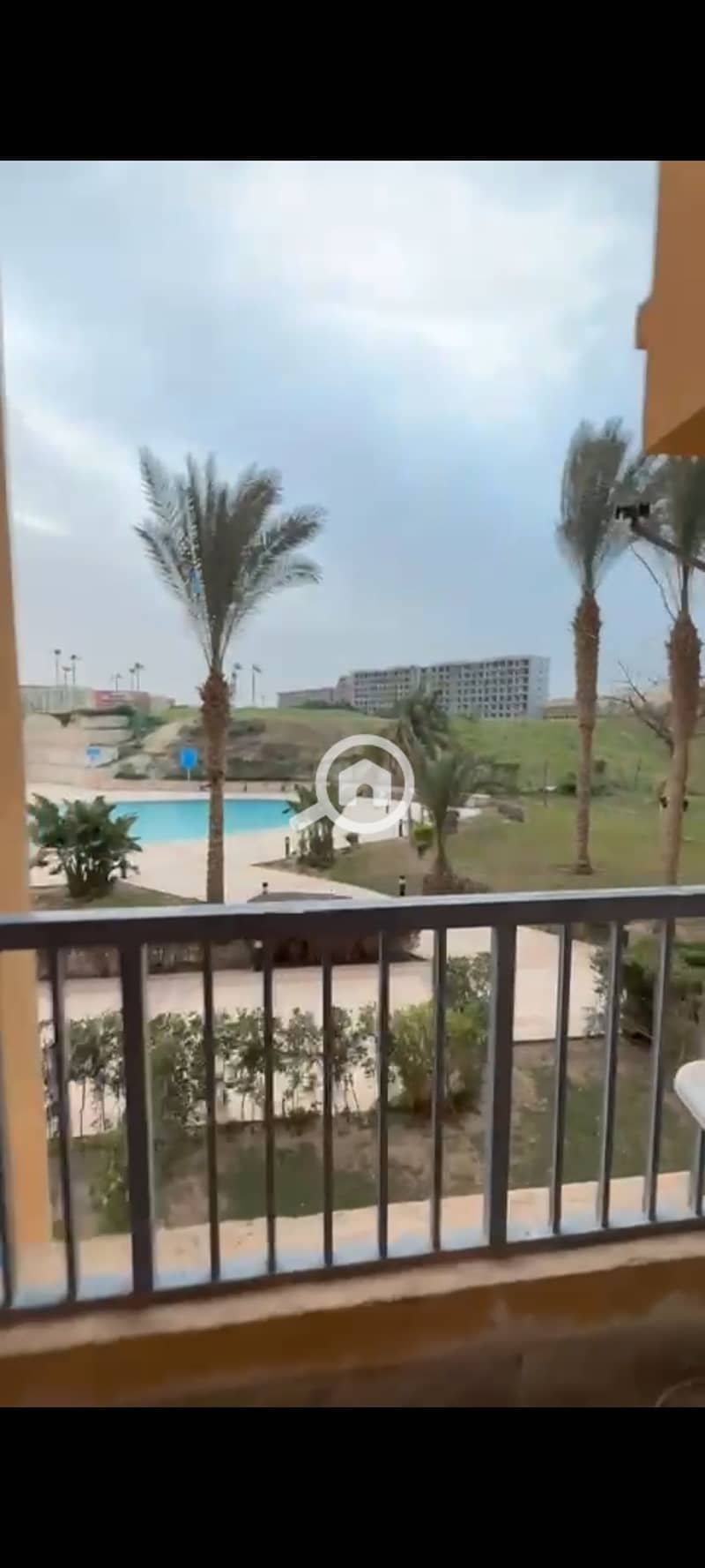 2 5703. jpg