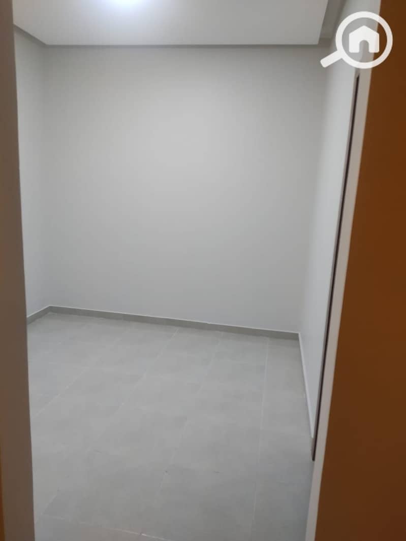 18 1000296807. jpg