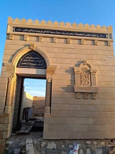 Land for Sale in New Cairo, Cairo - مدفن بطريق العين السخنه موقع مميز مطلوب 900 الف