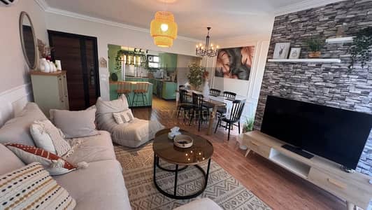 2 Bedroom Flat for Sale in Sheikh Zayed, Giza - f493be3d-3c6d-4295-98c1-d3ee19bb8407. jpg 2 Bedroom Flat for Sale in Sheikh Zayed, Giza - f493be3d-3c6d-4295-98c1-d3ee19bb8407. jpg