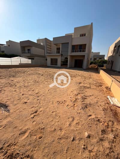 5 Bedroom Villa for Sale in 6th of October, Giza - 0b2d9567-ec80-4bf0-8ddd-ded9d488e60e. jpg