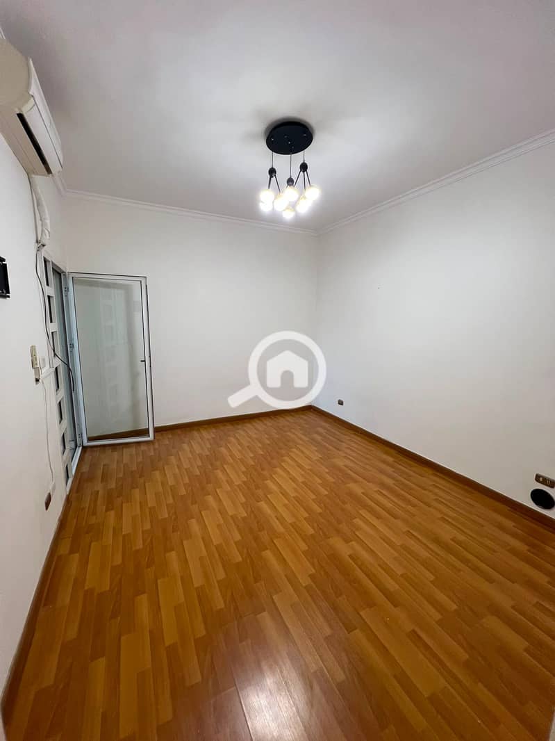 5 1001774235. jpg