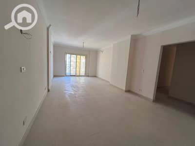شقة 3 غرف نوم للايجار في محرّم بيك، الإسكندرية - IMG-20260817-WA0092. jpg شقة 3 غرف نوم للايجار في محرّم بيك، الإسكندرية - IMG-20260817-WA0092. jpg