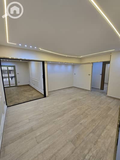 مکتب  للايجار في سان ستيفانو، الإسكندرية - 8b353c4f-bc2b-4649-abee-77d9020dae4a. jpg