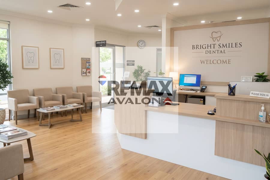 2 Dental_clinic_reception_without_…_202608181511. jpg