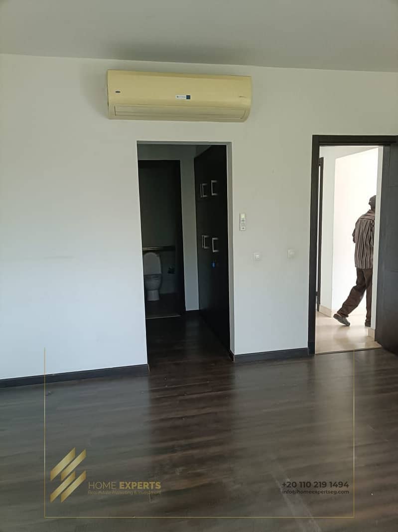 2 2c4bebde-3e08-44d4-99a4-36556bb2a6ec. jpg