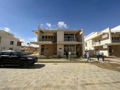 4 Bedroom Twin House for Sale in New Cairo, Cairo - twin villa mountain view icity new cairo prime location 4 Bedroom Twin House for Sale in New Cairo, Cairo - twin villa mountain view icity new cairo prime location