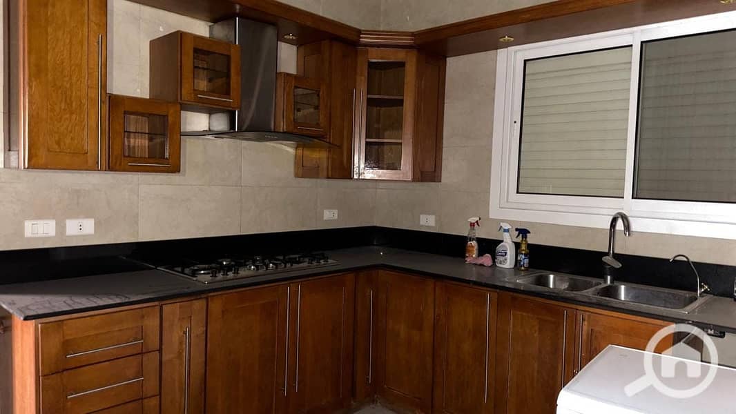 4 d967a2ca-6574-4302-8dab-146ef7592d33. jpg