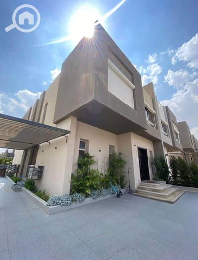 4 Bedroom Townhouse for Sale in Sheikh Zayed, Giza - IMG_5234. jpeg 4 Bedroom Townhouse for Sale in Sheikh Zayed, Giza - IMG_5234. jpeg