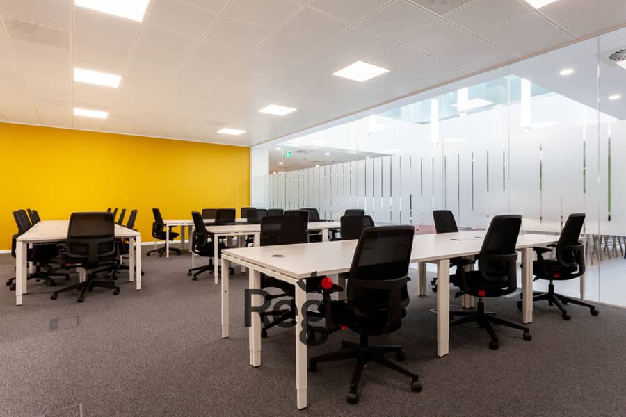9 Regus_RegusGuilfordBusinessPark_LargeOfficeWithoutPeople_2. jpg