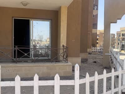 3 Bedroom Flat for Sale in Sheikh Zayed, Giza - فرصة لعشاق الخصوصيه والسكن الراقي البيع ارخص ارضي بجاردن