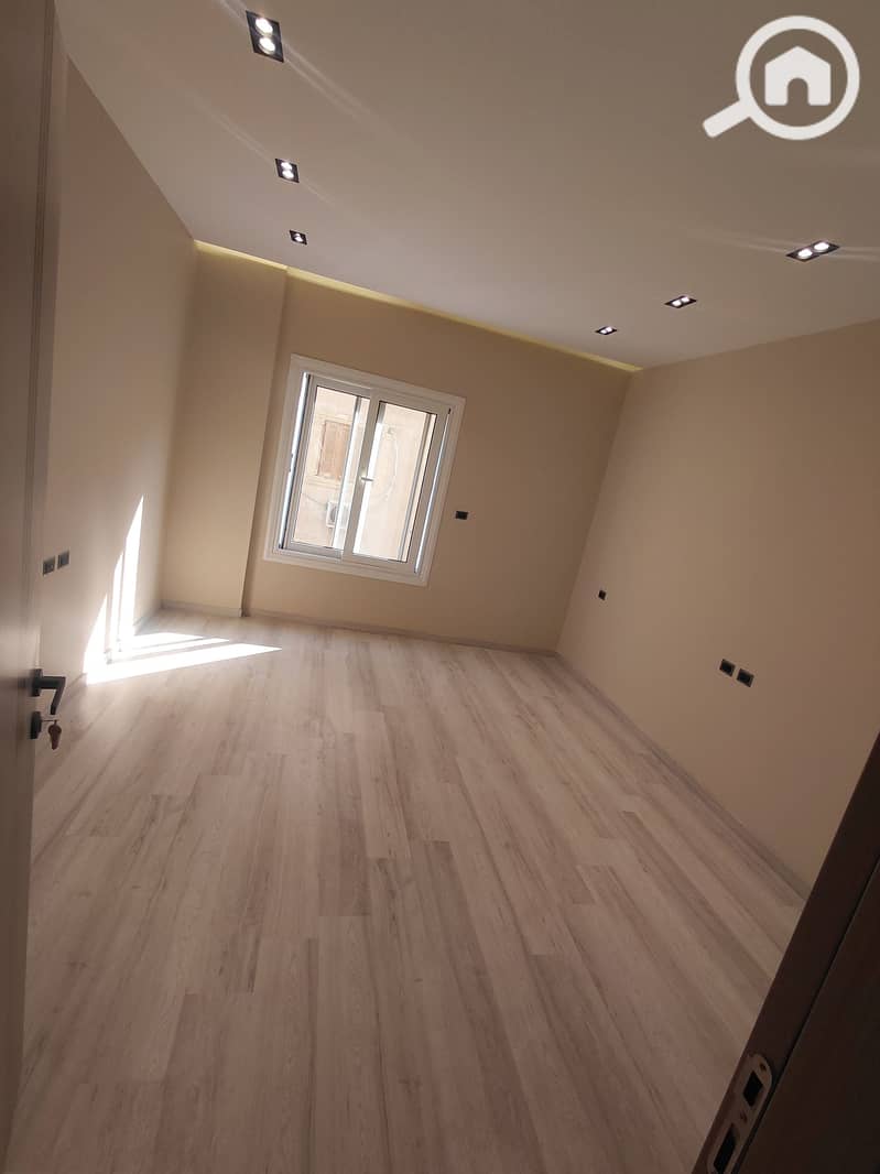 8 1000173445. jpg