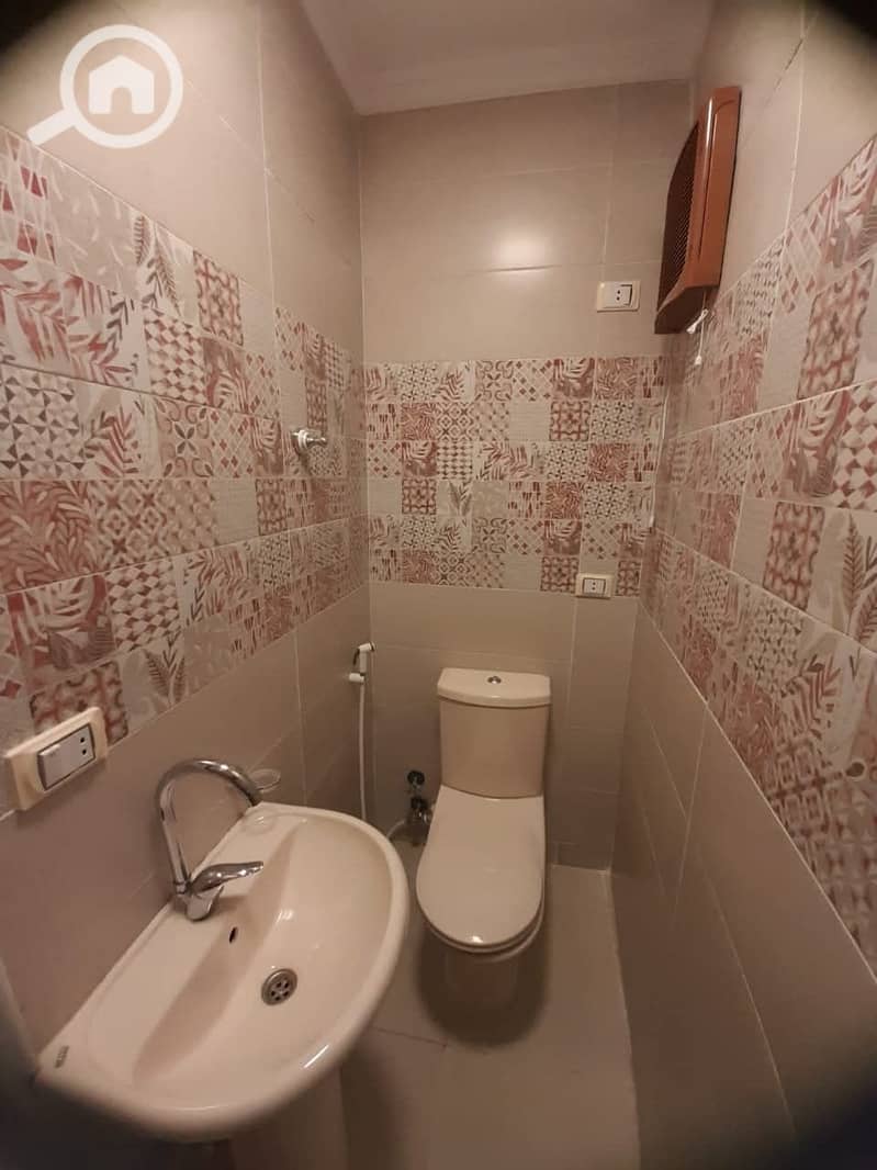 12 1000939712. jpg