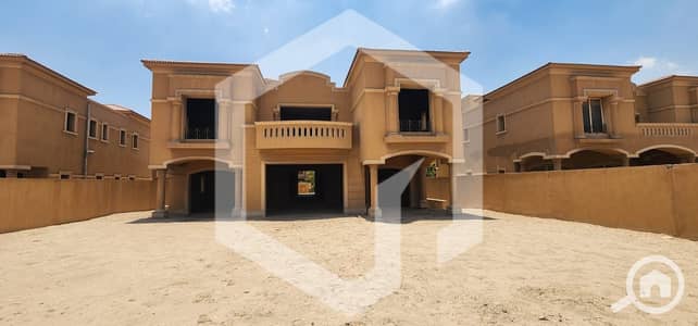 6 Bedroom Villa for Sale in Sheikh Zayed, Giza - Royal Meadows Arco 1. jpeg 6 Bedroom Villa for Sale in Sheikh Zayed, Giza - Royal Meadows Arco 1. jpeg