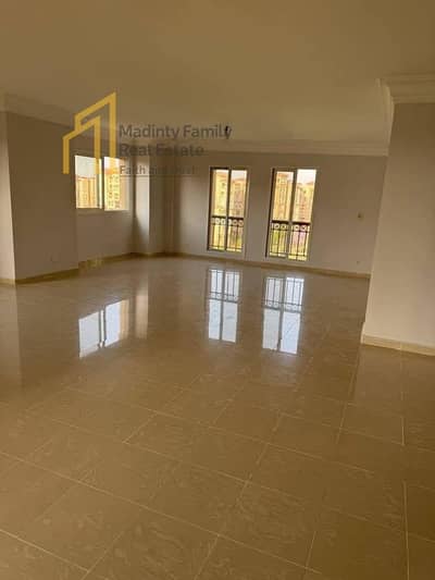 4 Bedroom Flat for Sale in Madinaty, Cairo - 1bfe3a32-1fc1-41be-bdd8-3bf61ef3ec87. jpg 4 Bedroom Flat for Sale in Madinaty, Cairo - 1bfe3a32-1fc1-41be-bdd8-3bf61ef3ec87. jpg