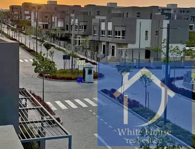 4 Bedroom Townhouse for Sale in Sheikh Zayed, Giza - WhatsApp Image 2026-04-02 at 3.39. 38 PM (3). jpeg 4 Bedroom Townhouse for Sale in Sheikh Zayed, Giza - WhatsApp Image 2026-04-02 at 3.39. 38 PM (3). jpeg
