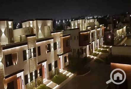 تاون هاوس 4 غرف نوم للبيع في القاهرة الجديدة، القاهرة - 0u9j. JPG تاون هاوس 4 غرف نوم للبيع في القاهرة الجديدة، القاهرة - 0u9j. JPG