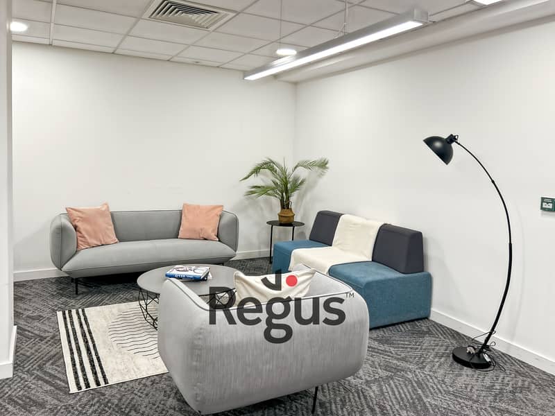 5 Regus_Manchester, St James Tower_UK_Centre 5462_Business Lounge 1. jpg