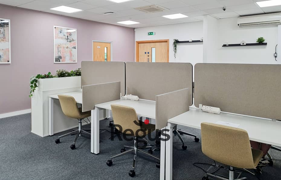 6 Regus Chippenham UK Centre 6169_Co-working 1_LOCATIONHEROIMAGE. jpg