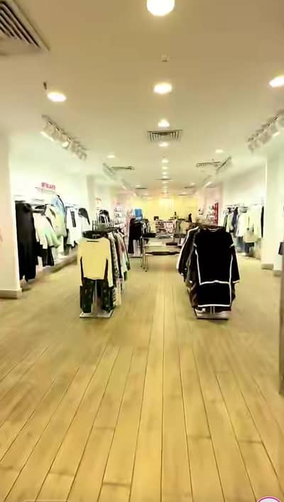 Retail for Rent in Shorouk City, Cairo - محل ايجار فى الشروق - مول راقى- من المالك
