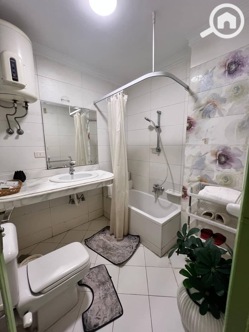 10 6b793675-888c-44ba-8caa-bed983c0f571. jpg