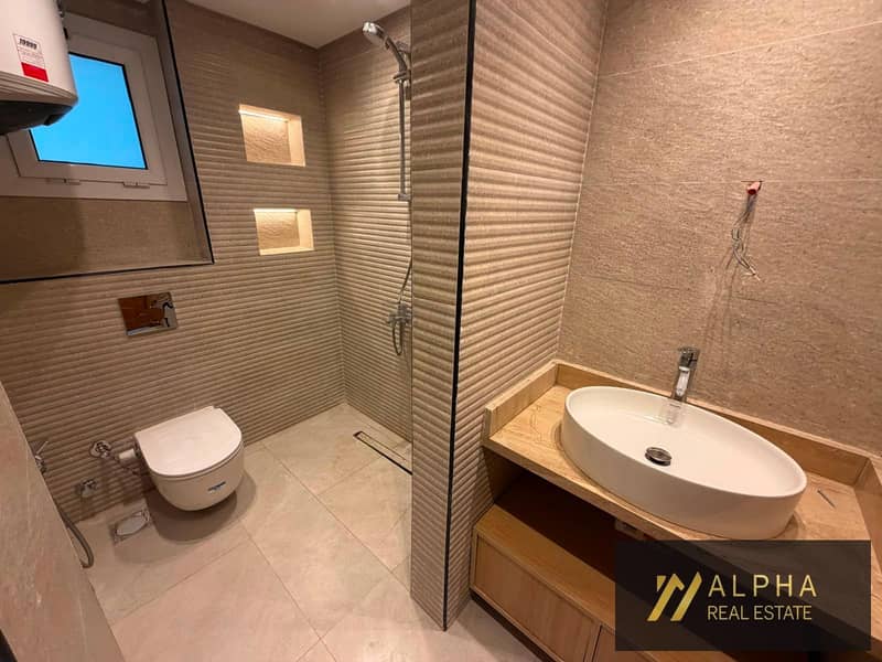 15 d056d3ad-735c-4d2f-bbd9-38e050f4c26a. jpg