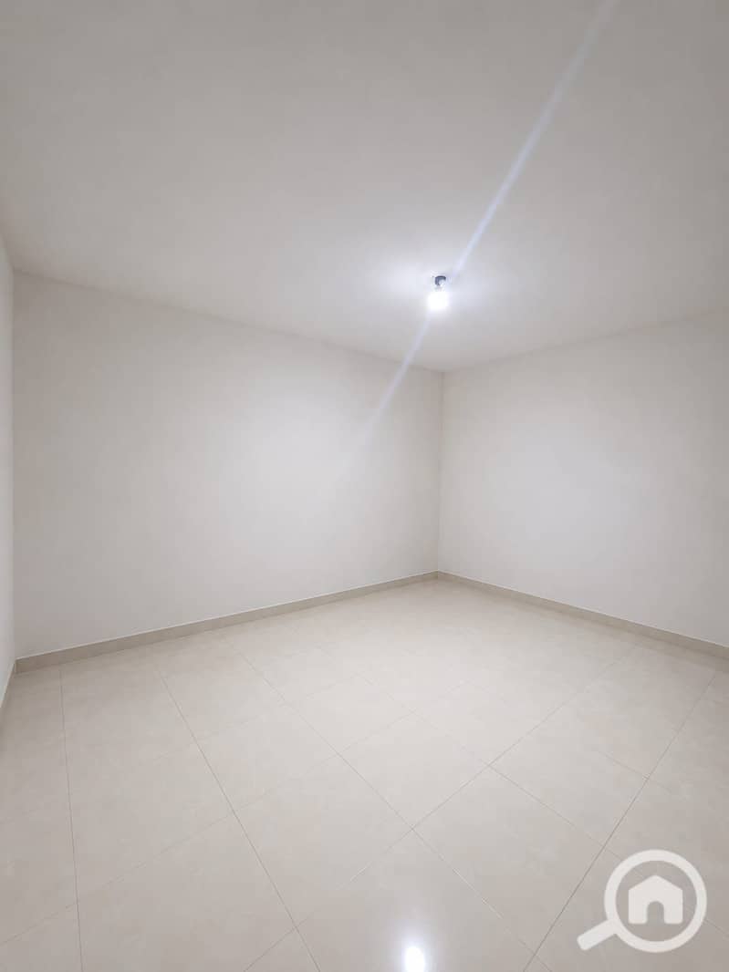 2 1000912944. jpg