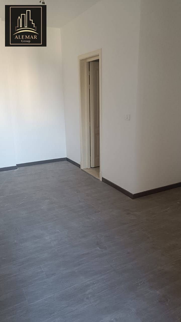 9 1000736480. jpg