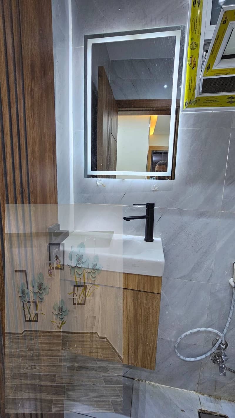 8 1001912853. jpg