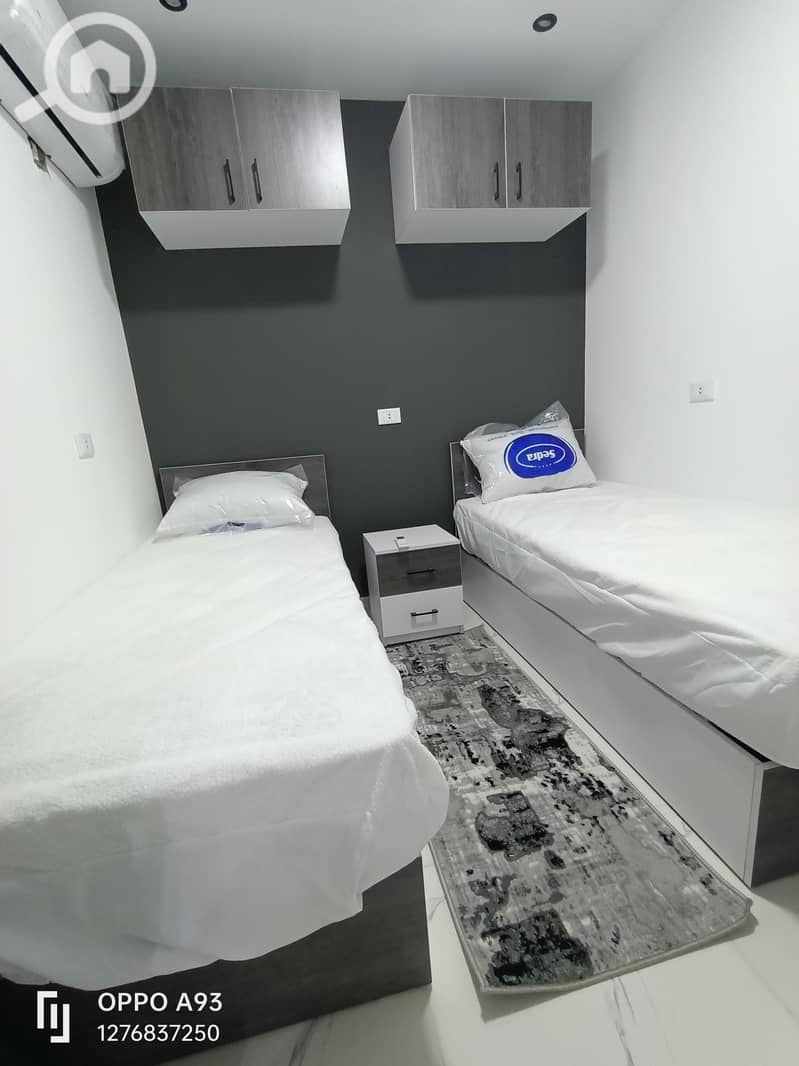 5 5835. jpg